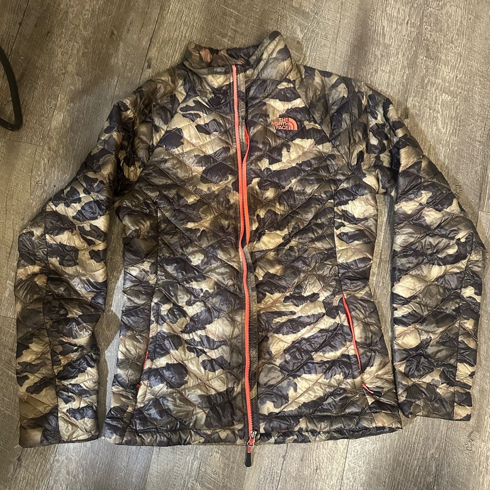 The North Face Thermoball Women's Camo Orange Puffer Jacket Small Full Zip EUC - Picture 7 of 9